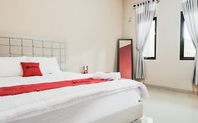 RedDoorz Syariah near Hajimena Lampung